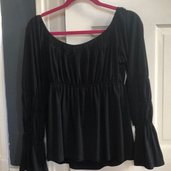 Black flirty top. - Picture 4 of 4